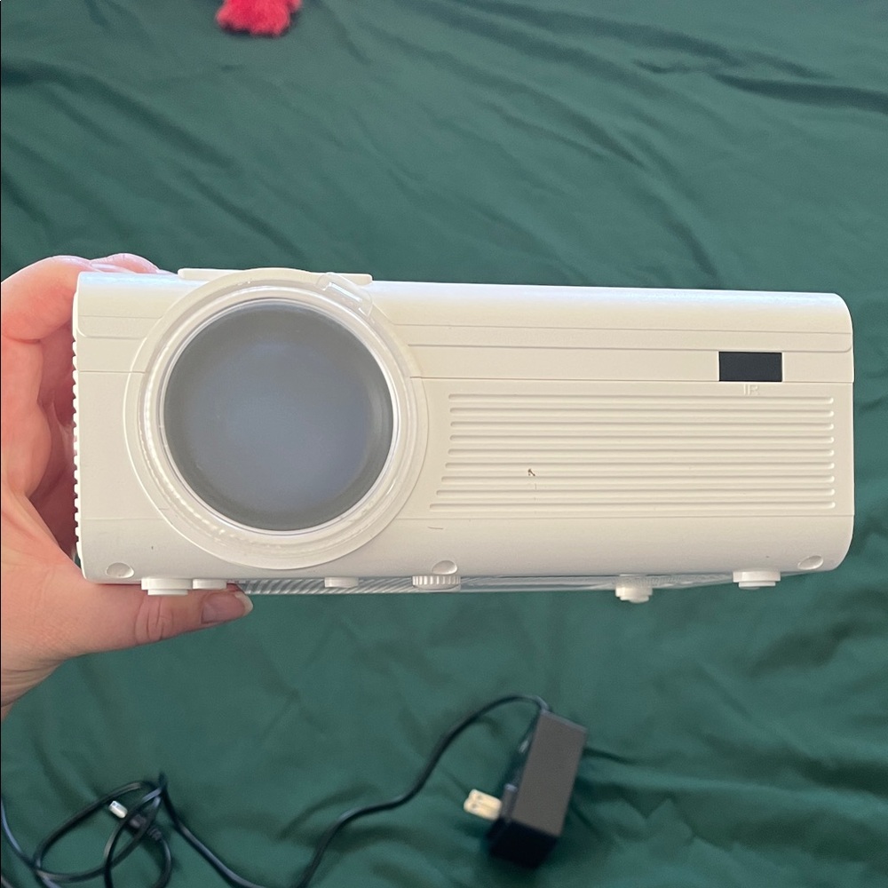 White Portable Projector - Picture 7 of 8